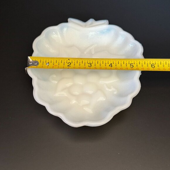 1940s Hazel Atlas Milk Glass Strawberry Relish Dishes Set Of 2 With Line Pattern - Picture 13 of 16